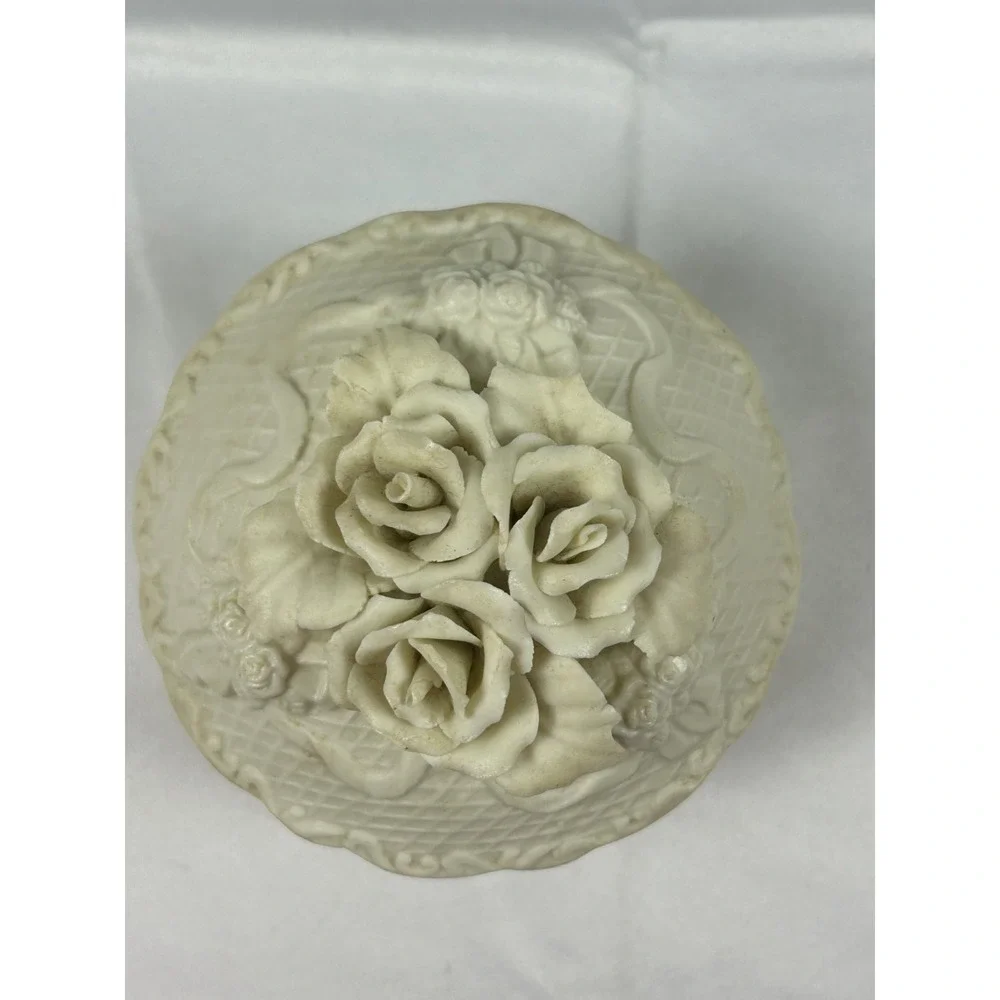 Vintage 1980's Porcelain Bisque Ivory W/lid Trinket‎ Jewelry Vanity Box w Roses